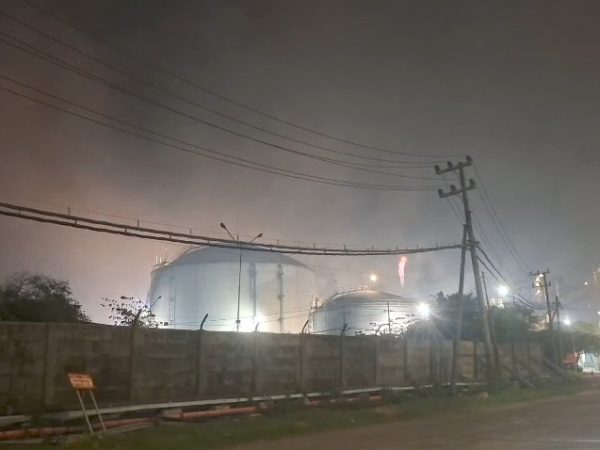 Bikin Panik Warga, Bau Amoniak dan Suara Gemuruh Pabrik Diduga Milik Petrokimia Gresik 