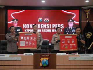 Polres Jember Ungkap Kasus Narkoba Amankan 30 Tersangka dan Ratusan Gram Sabu