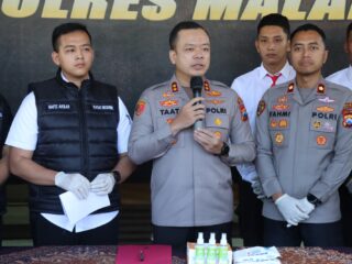 Penyekatan Malam 1 Suro, Polres Malang Amankan Dua Pemuda Bawa Sajam