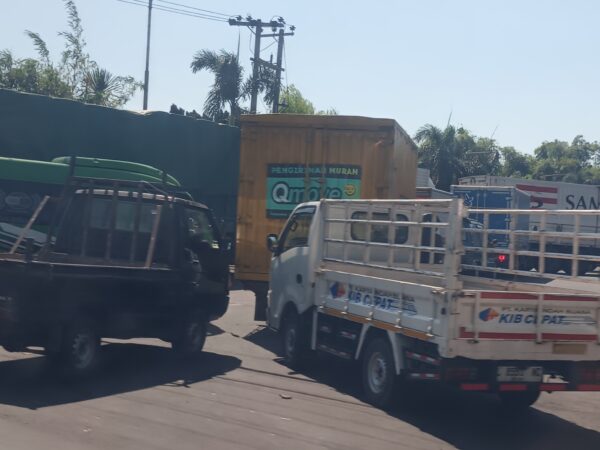 Antrean Panjang Solar di Sejumlah SPBU Jatim, Pejuang Logistik Dibuat Sulit