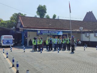 Antusias Warga Buat SIM Baru, Satpas Polres Tulungagung Dipadati Pemohon