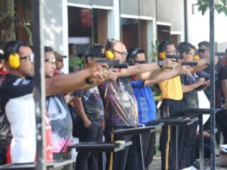 Buka Lomba Menembak Kapolda Jatim Cup 2026, Irjen Pol Nanang Avianto Tekankan Profesionalisme Penggunaan Senjata Api