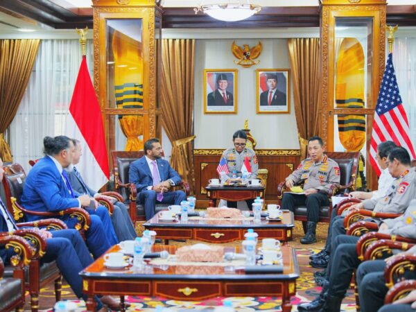 Kapolri Terima Audiensi Direktur FBI, Perkuat Kerja Sama Penanggulangan Kejahatan Transnasional