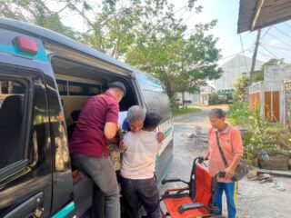 Aksi Humanis Polres Gresik, Layanan Ambulans Gratis Antar Pasien dari Rumah Sakit hingga Tiba di Rumah