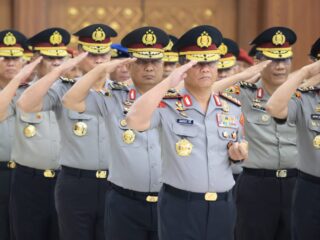 Kapolri Pimpin Upacara Kenaikan Raport 87 Pati Polri di Mabes 