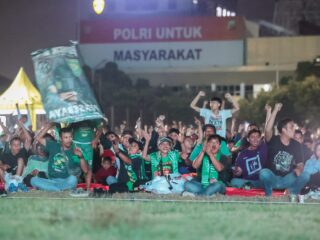 Polda Jatim Gelar Nobar Final Piala Presiden 2026, Ribuan Bonek Mania Dukung Persebaya dari Lapangan Mapolda
