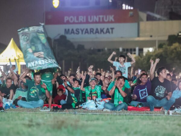 Polda Jatim Gelar Nobar Final Piala Presiden 2026, Ribuan Bonek Mania Dukung Persebaya dari Lapangan Mapolda