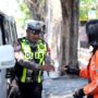 Satlantas Polres Gresik Tebar Kepedulian Lewat Program "Jumat Berkah Berbagi"