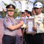 Polres Gresik Beri Reward kepada Personel Berprestasi dan Warga, Perkuat Sinergi Pamswakarsa