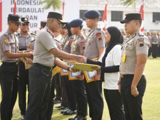 Tak Hanya Prestasi Olahraga, Penghargaan Kapolda Jateng Juga Diberikan Pada Personel Yang Profesional Dalam Layani Masyarakat