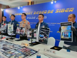 Jaringan Penipuan Arisan Online Fiktif Digagalkan Ditresiber Polda Jatim Beserta Barang Bukti