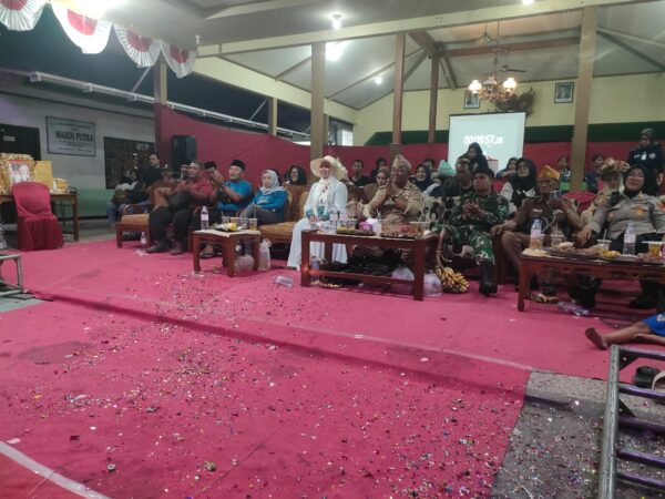 Karnaval Desa Gedangsewu Meriah, Dihadiri Kapolsek, Camat Boyolangu, Danramil dan Forkopimcam Boyolangu