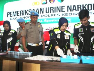 Perkuat Integritas Personel, Propam Polres Kediri Kota Lakukan Tes Urine Narkoba