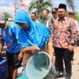 Hadapi Kemarau, Bupati Yani Salurkan 20 Ribu Liter Air Bersih untuk Warga Tenggor