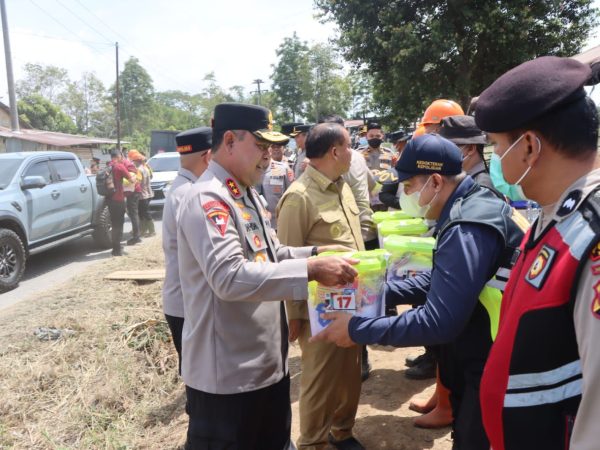Gunung Sinabung Berstatus Siaga, 176 Personel Polri Dikerahkan untuk Layani dan Lindungi Masyarakat