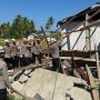 Kehadiran Brimob Ringankan Beban Warga, Rumah Terdampak Bencana Dibongkar