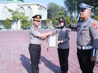 Lima Personel Polres Gresik Raih Penghargaan atas Prestasi Pelayanan Prima Tingkat Nasional