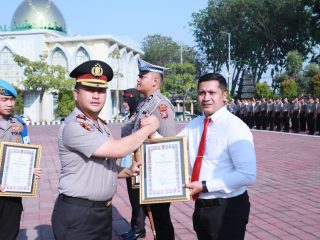 Lima Personel Polres Gresik Raih Penghargaan atas Prestasi Pelayanan Prima Tingkat Nasional