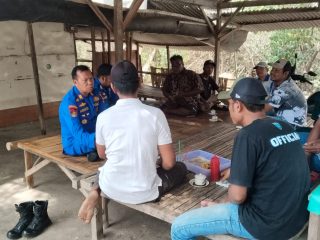 Satpolairud Polres Gresik Sambangi Nelayan Ujungpangkah, Ingatkan Pentingnya Keselamatan Saat Melaut