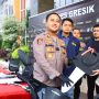 Kapolres Gresik Kembalikan Motor Milik Korban Curian, Dua Pelaku Diberi Tindakan Tegas Terukur