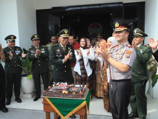 Polres Gresik Beri Kejutan HUT TNI ke-81, Sinergitas TNI-Polri Semakin Solid
