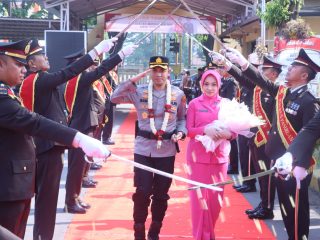 Upacara Farewell Parade Sertijab Kapolres Pasuruan, AKBP Irawan Setyono Resmi Lanjutkan Kepemimpinan