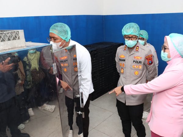 Pastikan Higienis, Kapolres Malang Cek Pilot Project MBG Konsep Prasmanan
