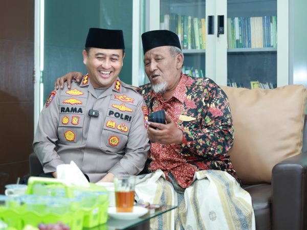 Kapolres Gresik Silaturahmi ke MUI, Bahas Edukasi Jam Operasional Truk dan Keselamatan Lalu Lintas