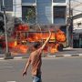 Truk Muatan Styrofoam Terbakar di Jalan Kenjeran, Satu Motor Ikut Terdampak