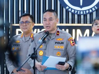 Polri Berhasil Evakuasi Ratusan Warga Terdampak Banjir di Padang, Ratusan Personel Brimob Dikerahkan