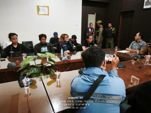 Tuntut Transparasi Terkait Dugaan Penyimpangan Anggaran Proyek SDN 1 Wonokasian,Dinas Pendidikan Digruduk Masa 