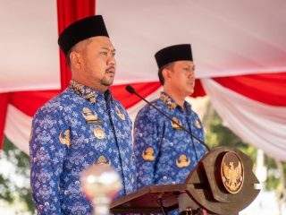 Peringatan HUT ke-81 Provinsi Jawa Timur Dirangkai dengan Penyerahan SK PPPK Paruh Waktu, Bupati Gresik Tekankan Kinerja dan Pelayanan Publik