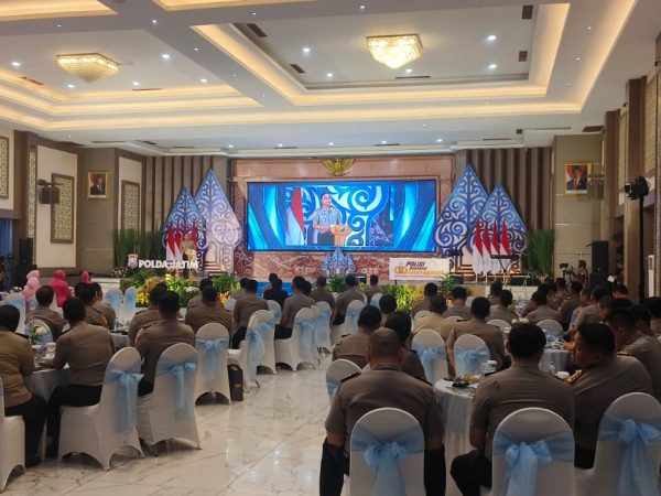 Kapolda Jatim  Pimpin Pelantikan Wakapolda Jatim Baru  dan Enam Kapolres