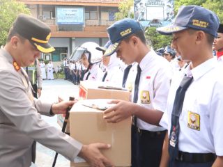 Aksi Nyata Polisi Peduli Pendidikan, Kapolres Bangkalan Kawal Keselamatan Generasi Muda